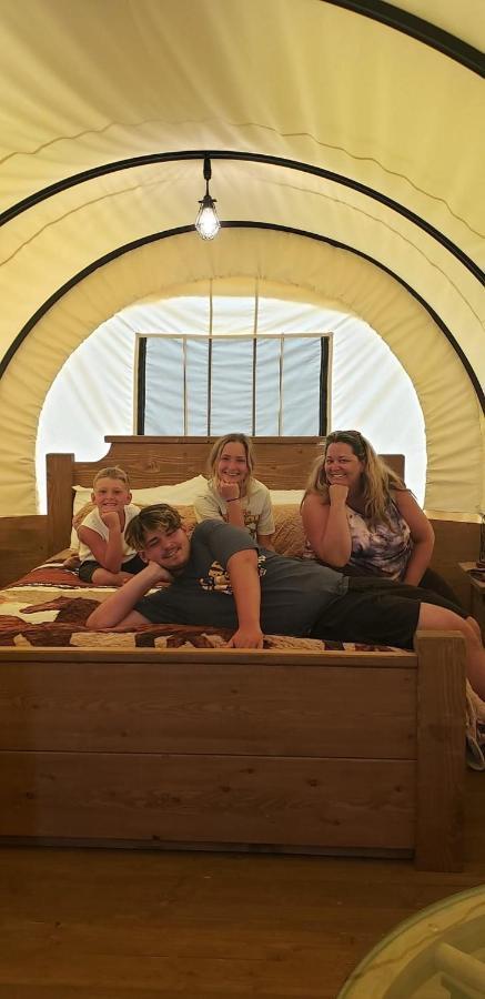 Smoky Hollow Outdoor Resort Covered Wagon Sevierville Exteriör bild